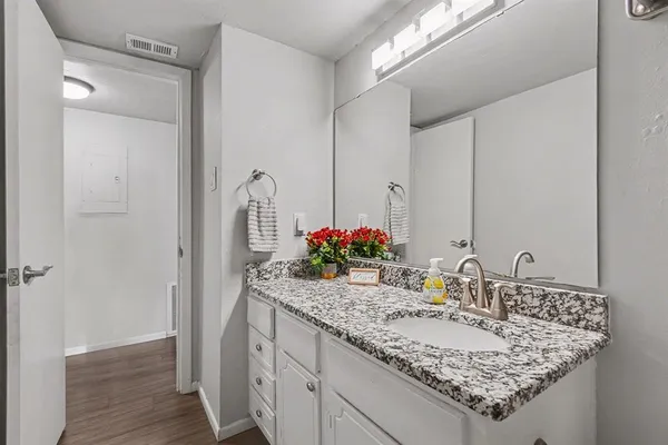 $184,900 | 108 Harbor Drive, Unit 204, Runaway Bay, TX 76426