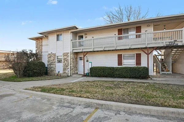 $184,900 | 108 Harbor Drive, Unit 204, Runaway Bay, TX 76426