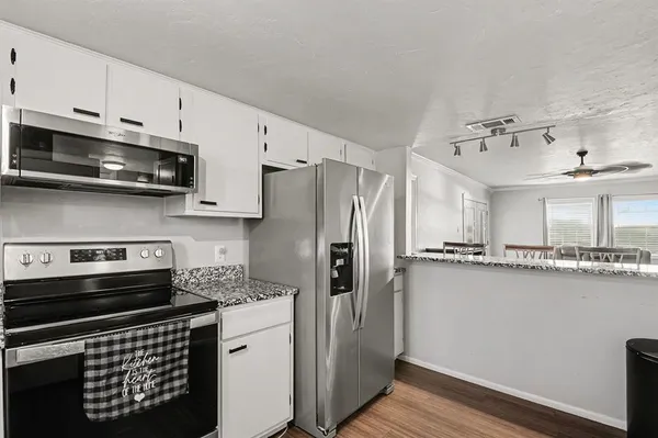 $184,900 | 108 Harbor Drive, Unit 204, Runaway Bay, TX 76426