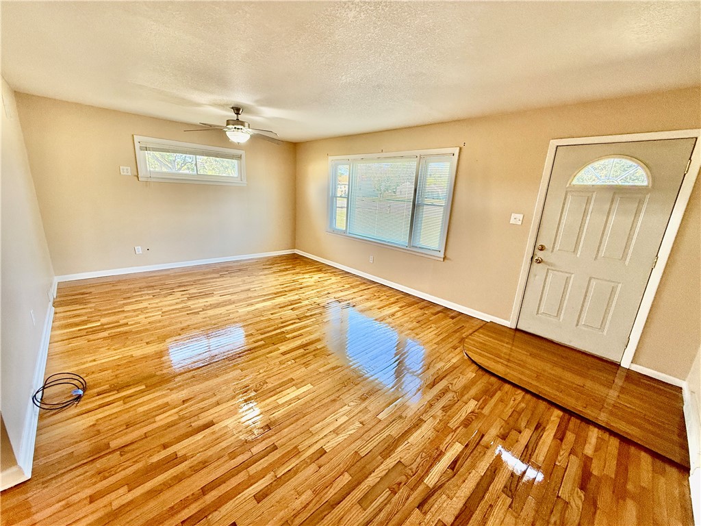 3215 East Fulton Avenue Decatur, IL 62521 - Photo 4 of 19