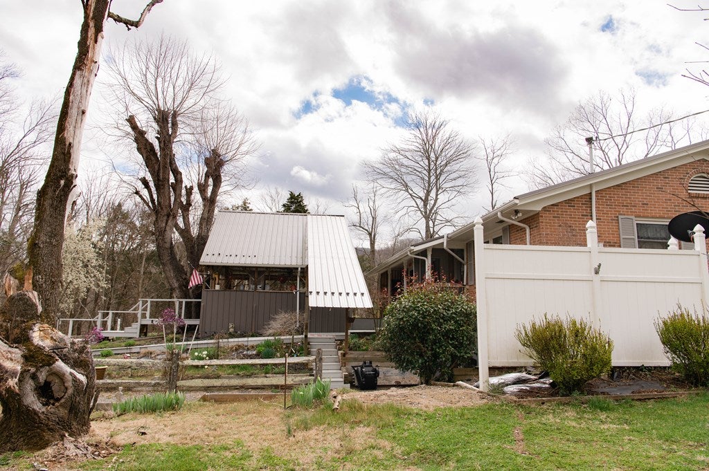 4706 Fort Chiswell Road Austinville, VA 24312 - Photo 32 of 43 Gallery Image 32