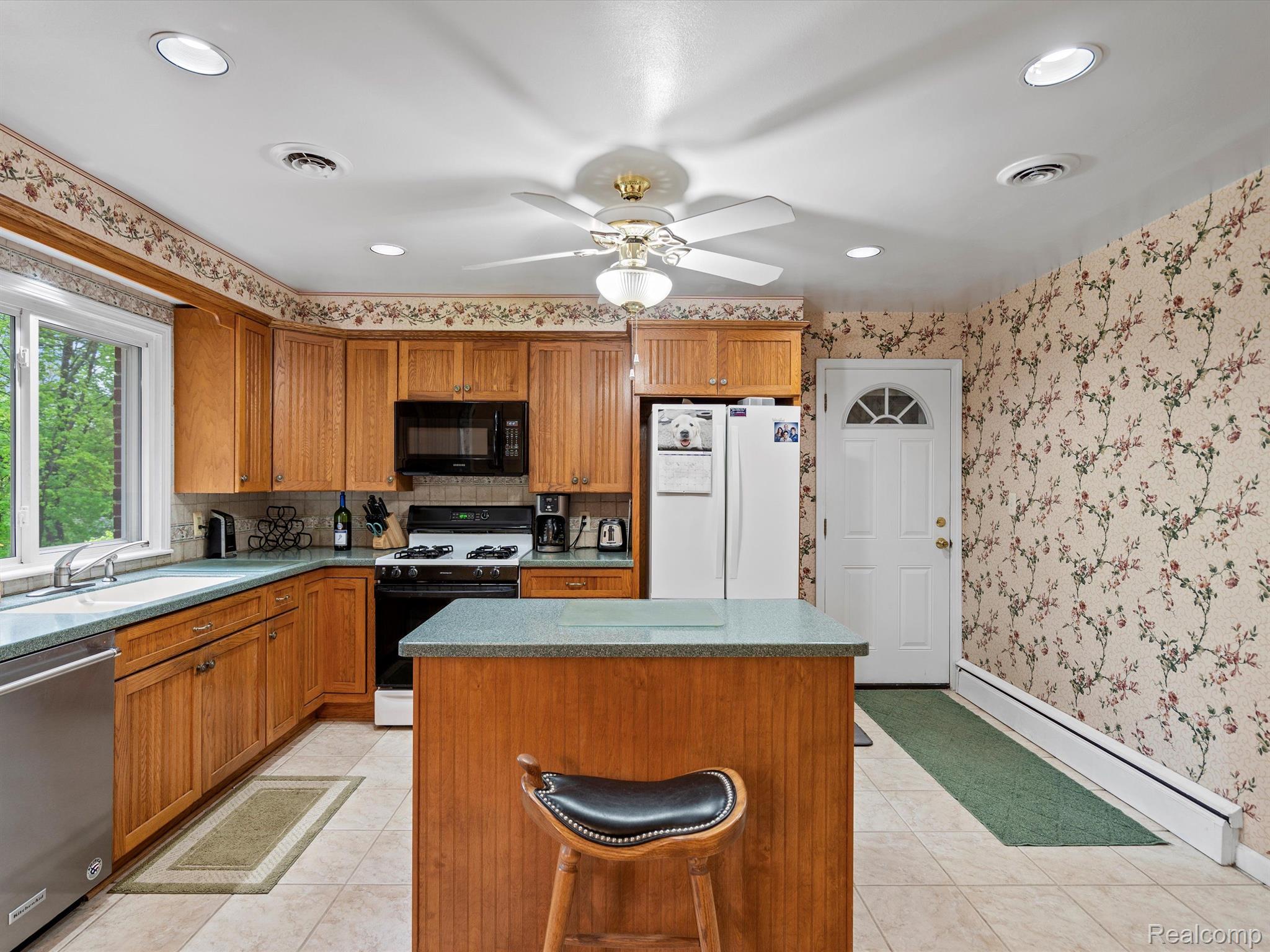 435 Hillview Street Rochester, MI 48306 - Photo 12 of 42 Gallery Image 12