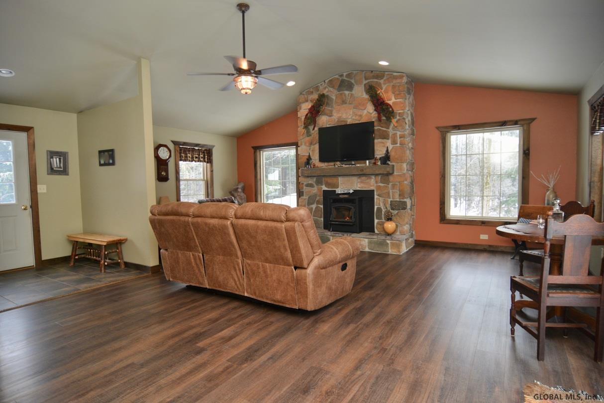 326 Midline Road Amsterdam, NY 12010 - Photo 5 of 53 Photo 5