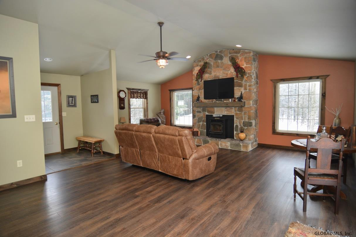 326 Midline Road Amsterdam, NY 12010 - Photo 6 of 53 Photo 6