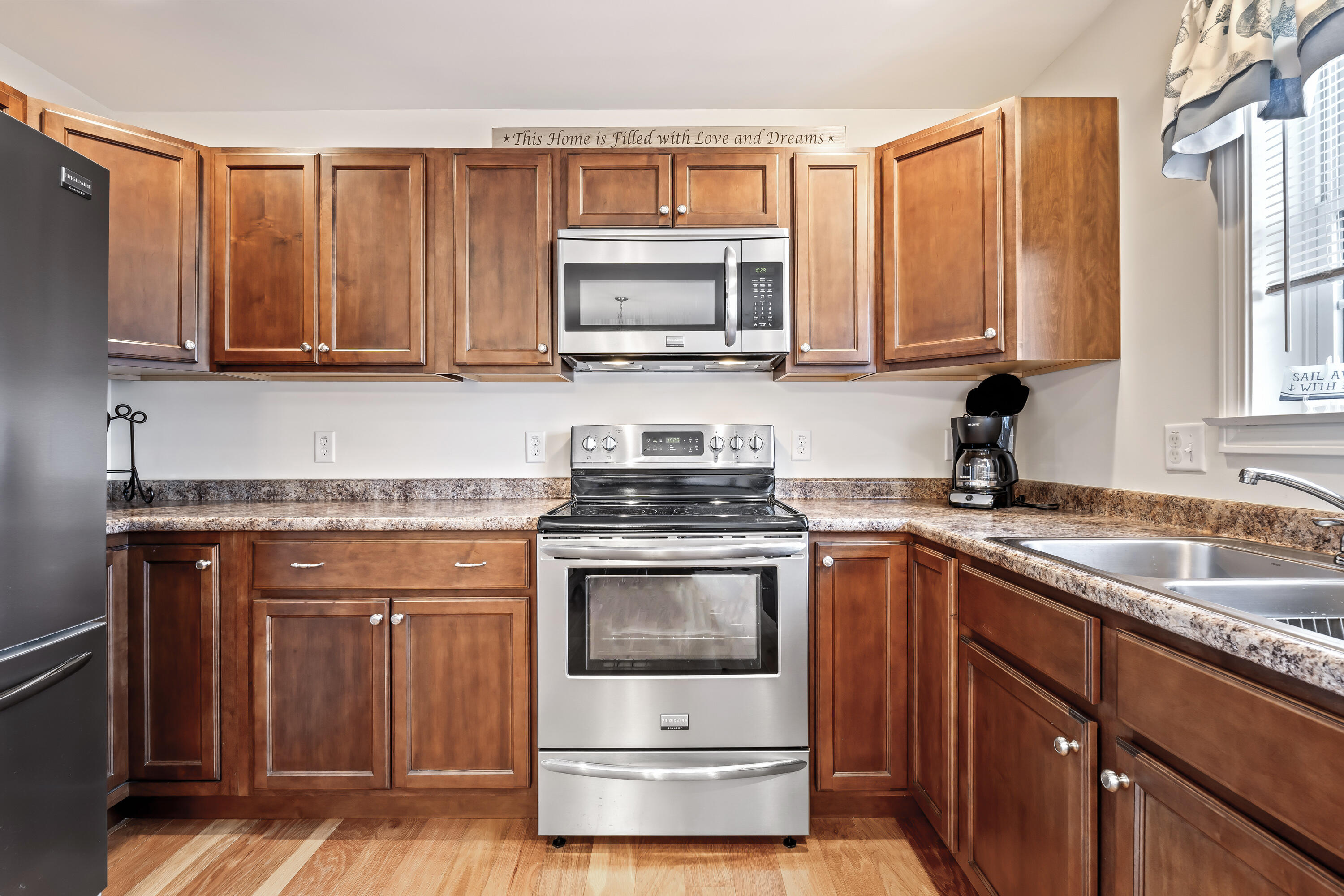 1383 Post Road, Unit 4 Wells, ME 04090 - Photo 17 of 54 Like New Appliances