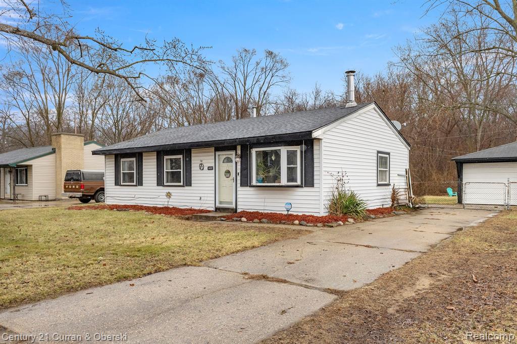 14137 Conover Place Romulus, MI 48174 - Photo 3 of 49