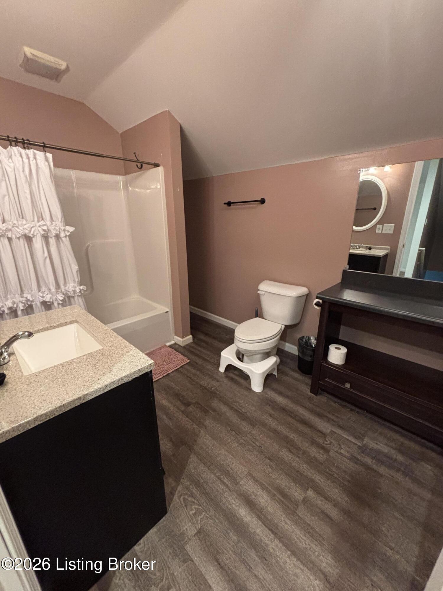200 Bells Ml Road Shepherdsville, KY 40165 - Photo 87 of 172 Second floor full bathroom