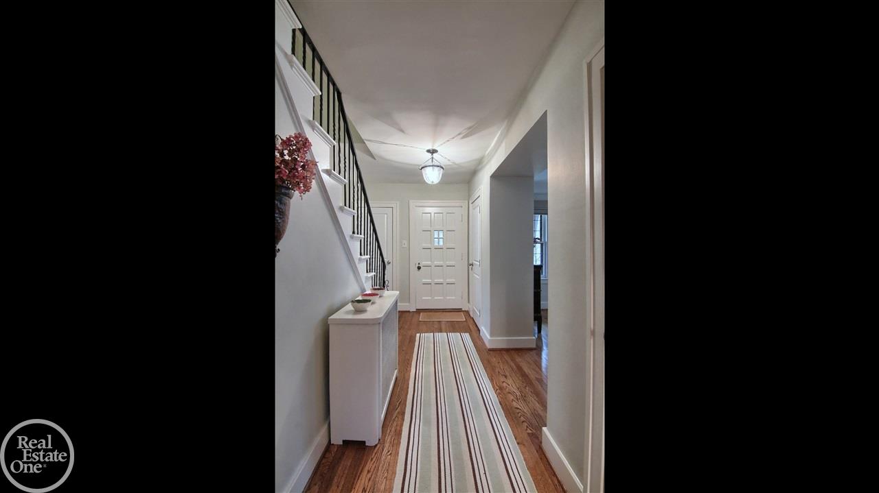 176 Moran Road Grosse Pointe Farms, MI 48236 - Photo 2 of 29