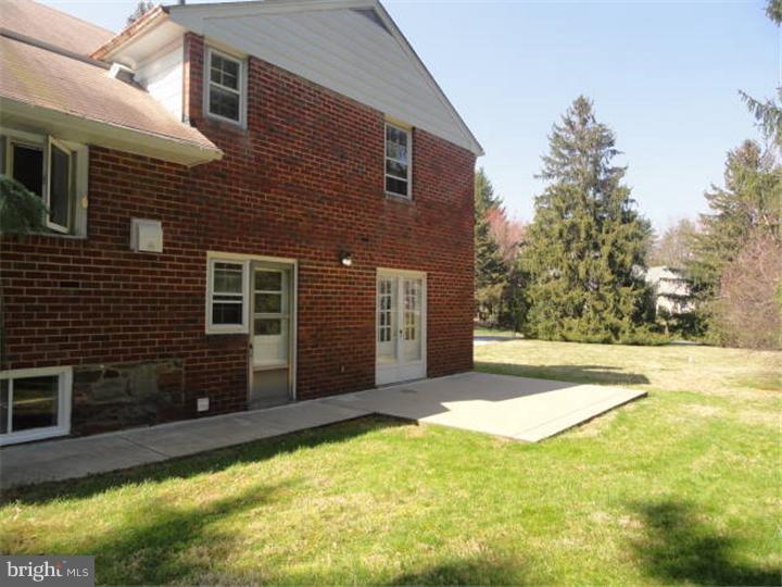 1124 Millbrook Road Berwyn, PA 19312 - Photo 2 of 17 Exterior Back