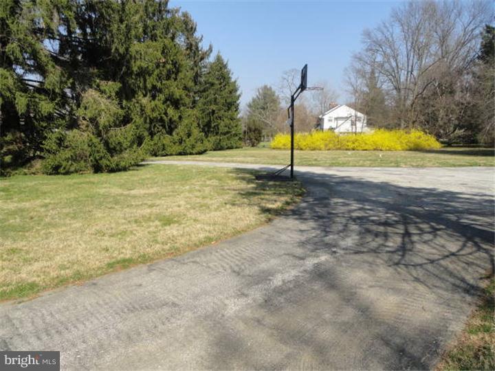 1124 Millbrook Road Berwyn, PA 19312 - Photo 17 of 17 Driveway