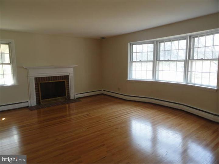 1124 Millbrook Road Berwyn, PA 19312 - Photo 3 of 17 Living Room