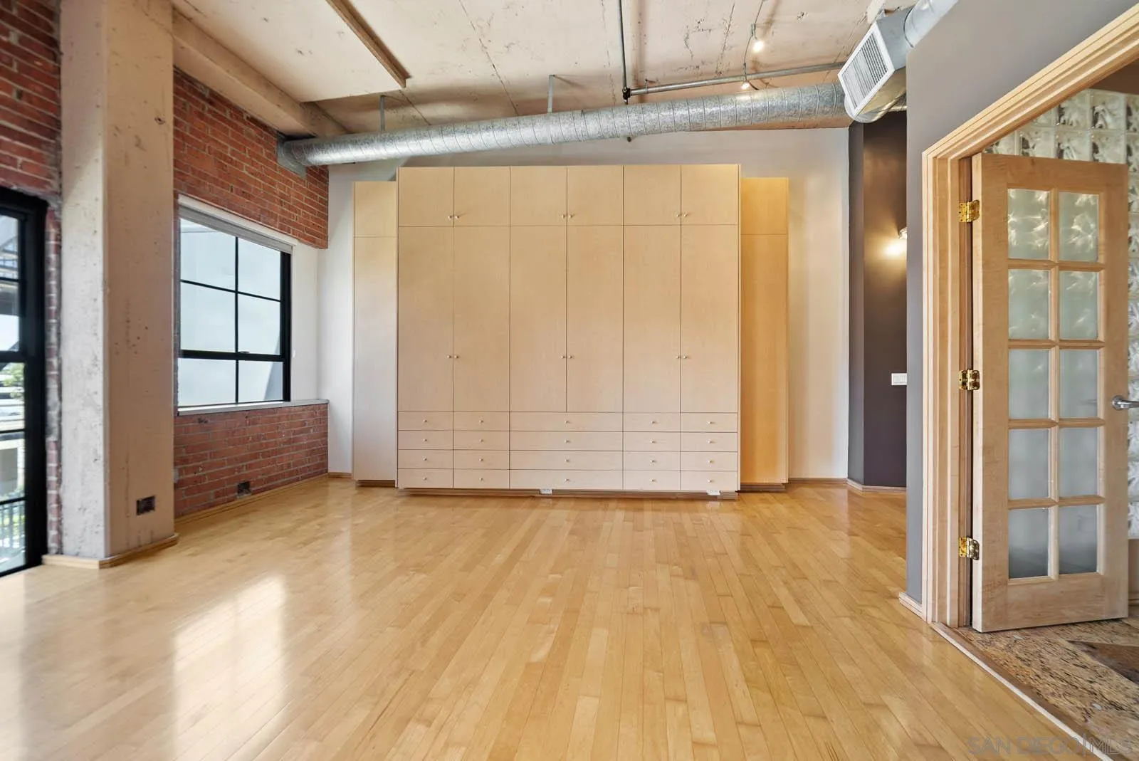 3940 7th Avenue, Unit 206 San Diego, CA 92103 - Photo 18 of 54 a view of an empty room with a window