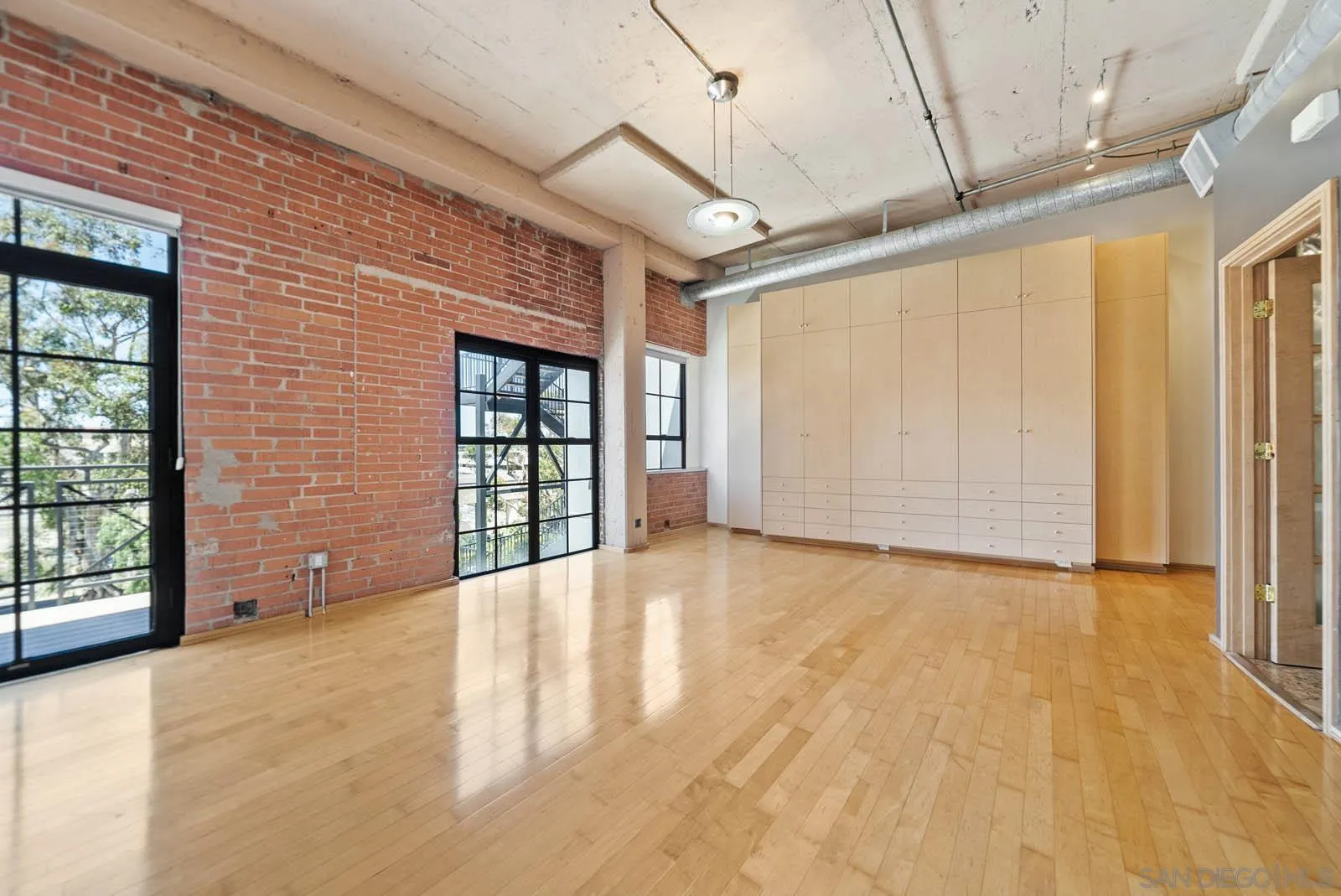 3940 7th Avenue, Unit 206 San Diego, CA 92103 - Photo 19 of 54 a view of an empty room with a window
