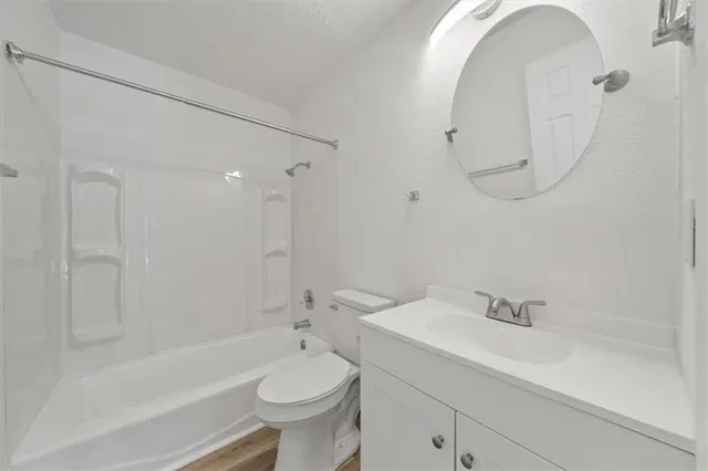 $845,000 | 902 Twin Oaks Terrace, Harrisonville, MO 64701