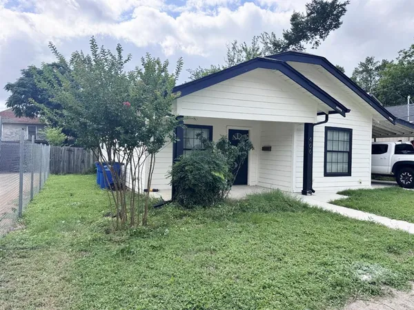 $2,145 | 406 Lansing Street, Dallas, TX 75203