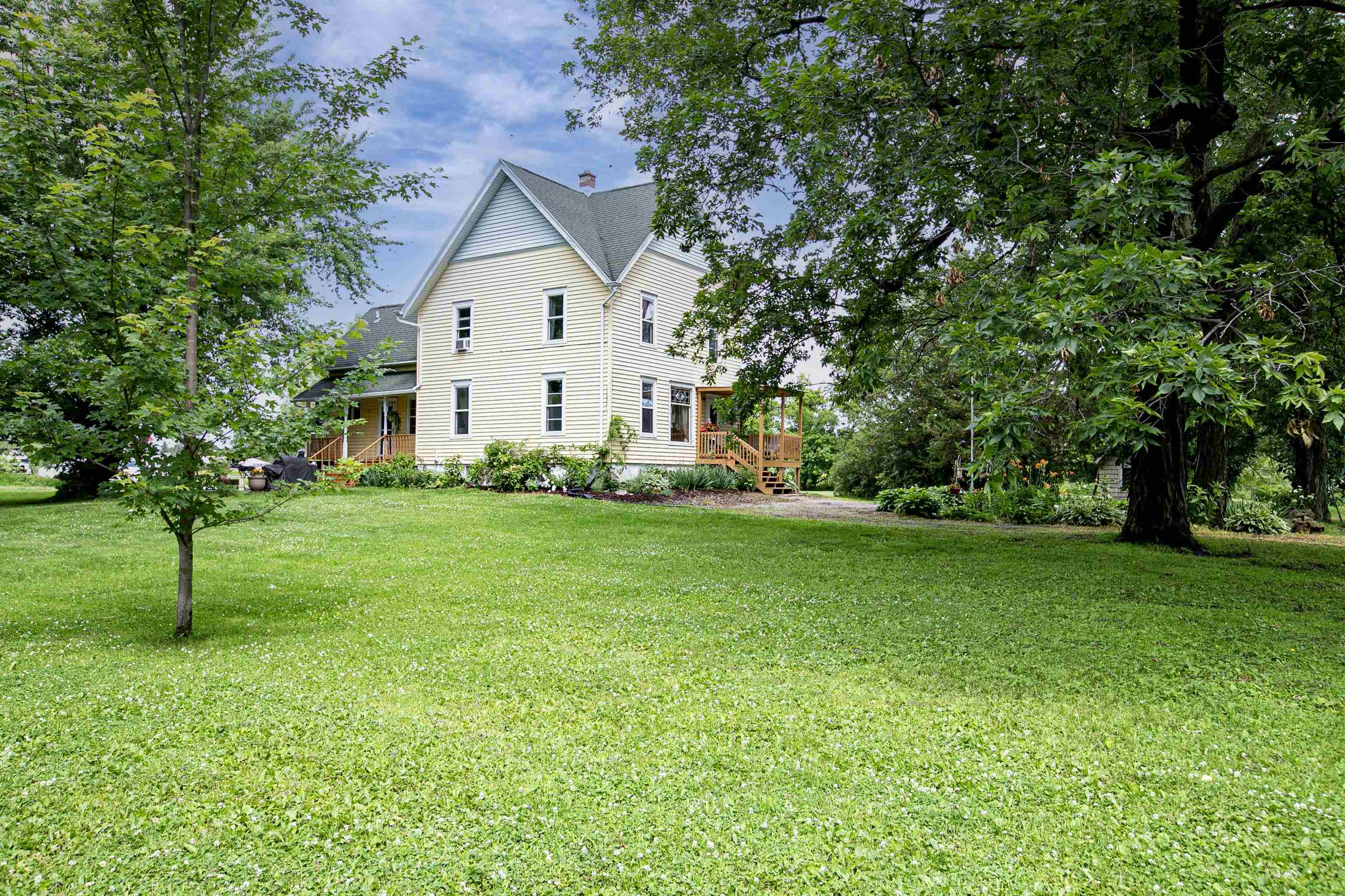 9511 Old Road Fremont, WI 54940 - Photo 3 of 67