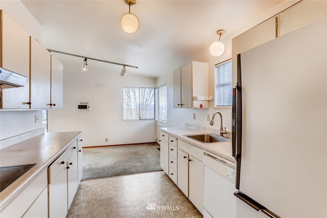 9071 Renton Avenue South Seattle, WA 98118 - Photo 11 of 32 Gallery Image 11