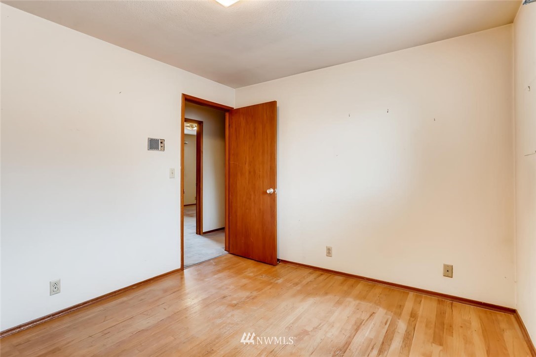 9071 Renton Avenue South Seattle, WA 98118 - Photo 18 of 32 Gallery Image 18