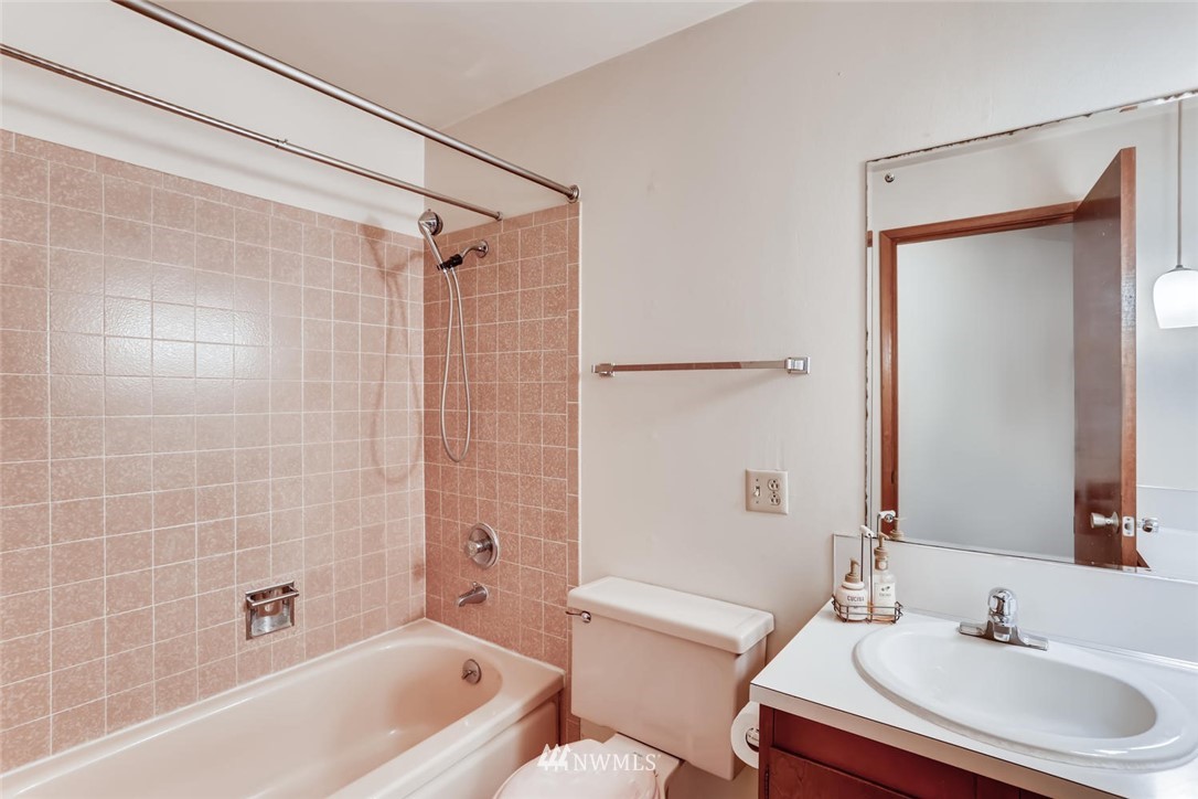 9071 Renton Avenue South Seattle, WA 98118 - Photo 21 of 32 Gallery Image 21