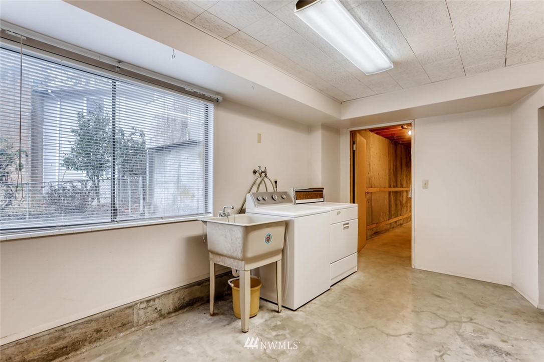 9071 Renton Avenue South Seattle, WA 98118 - Photo 26 of 32 Gallery Image 26