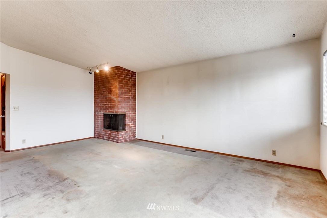 9071 Renton Avenue South Seattle, WA 98118 - Photo 4 of 32 Gallery Image 4