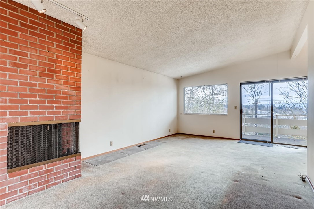 9071 Renton Avenue South Seattle, WA 98118 - Photo 7 of 32 Gallery Image 7