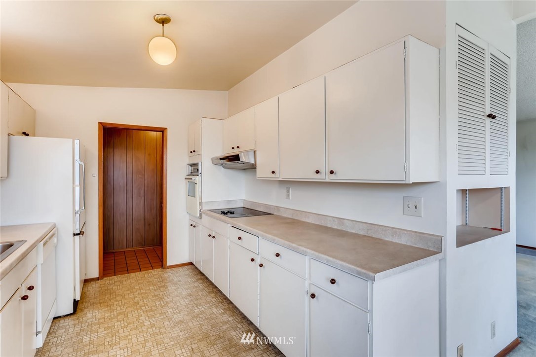 9071 Renton Avenue South Seattle, WA 98118 - Photo 9 of 32 Gallery Image 9
