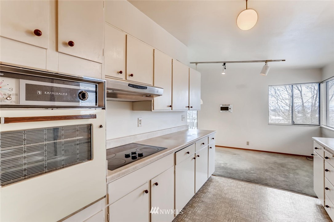 9071 Renton Avenue South Seattle, WA 98118 - Photo 10 of 32 Gallery Image 10