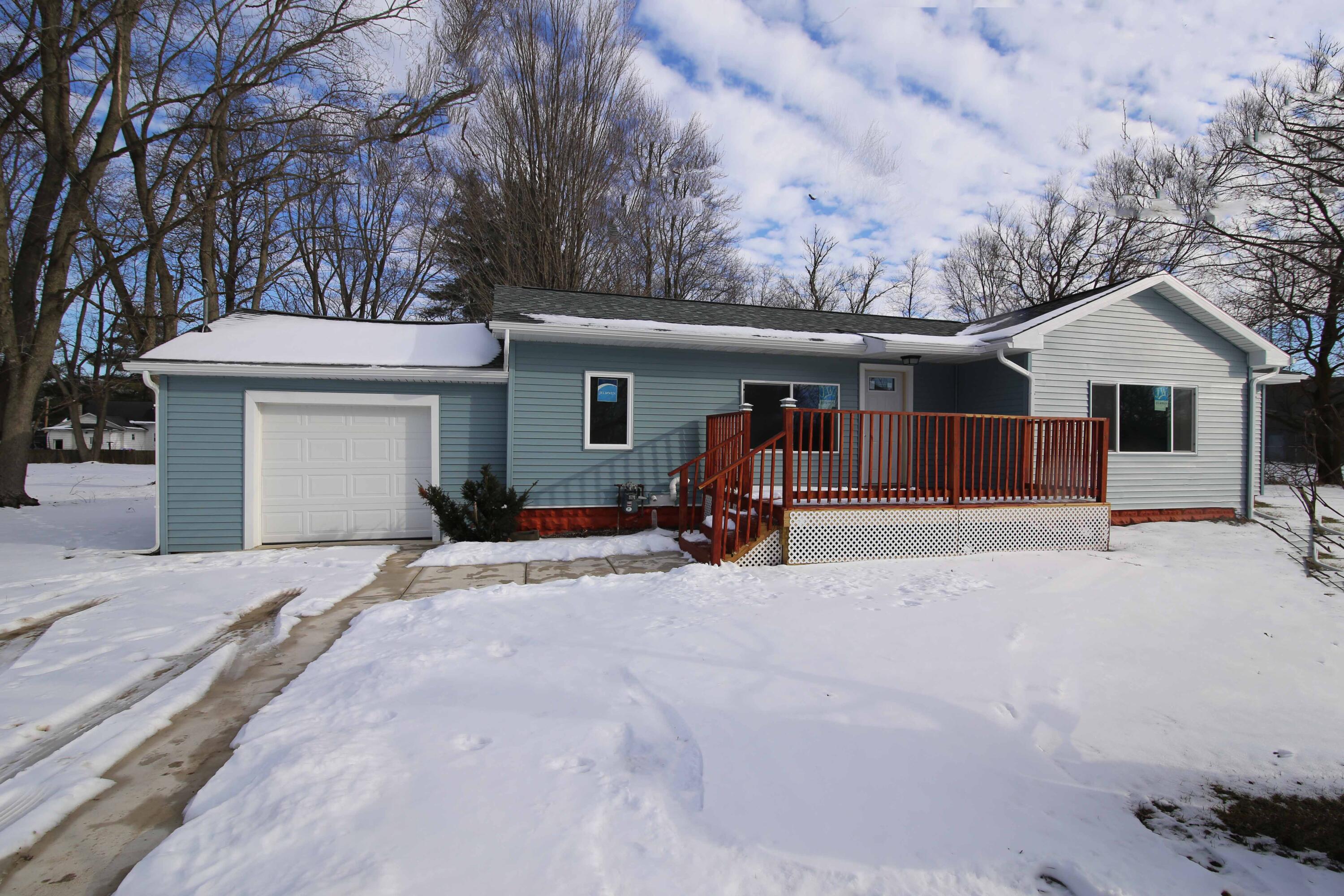 918 South Lincoln Avenue Three Rivers, MI 49093 - Photo 1 of 29 IMG_1735 copy
