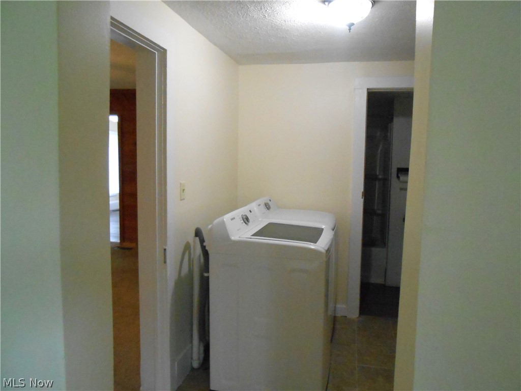 15593 Franchester Road Burbank, OH 44214 - Photo 11 of 23 Gallery Image 11