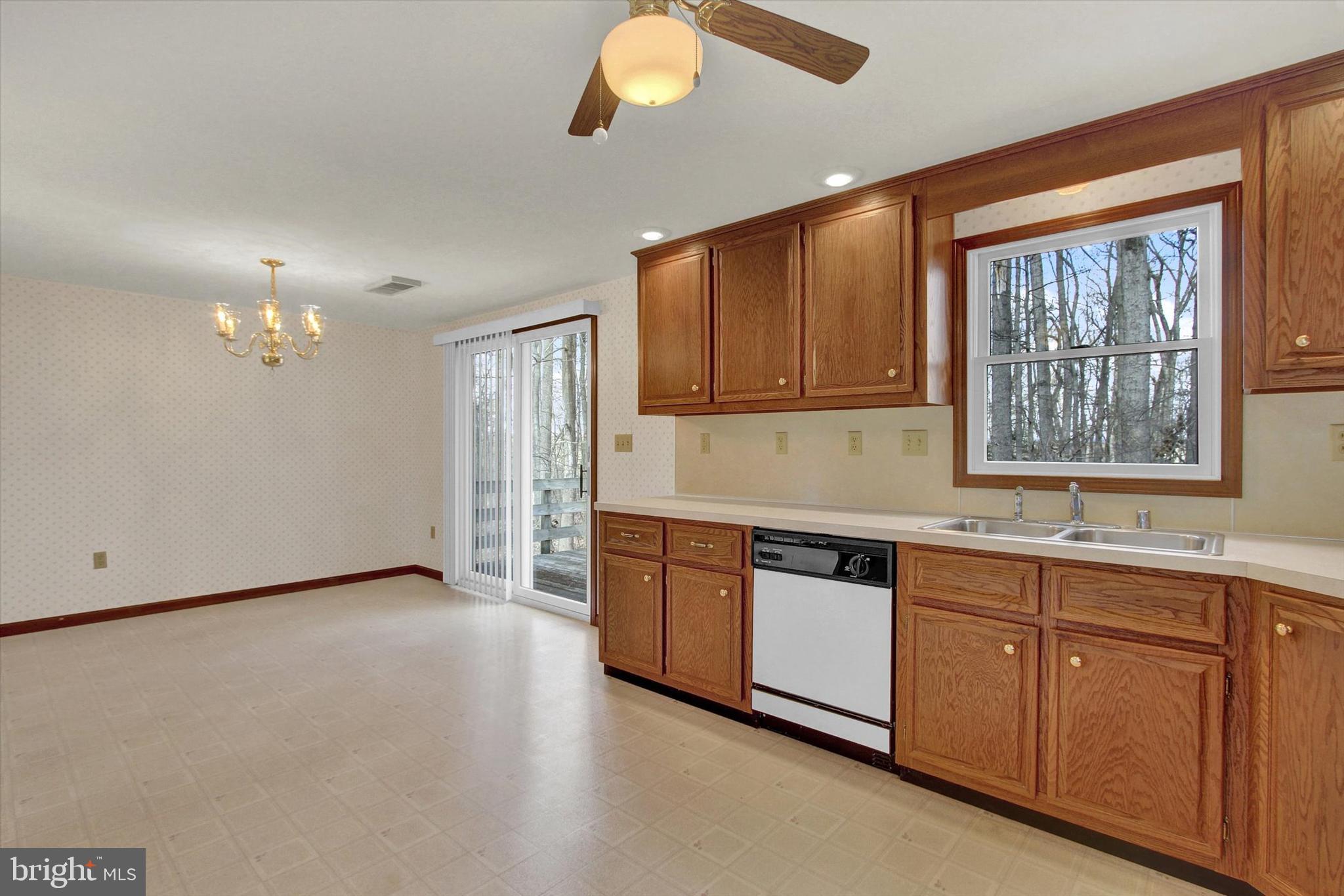 3550 Hampstead Mexico Road Hampstead, MD 21074 - Photo 12 of 34 Kitchen dining slider to rear deck