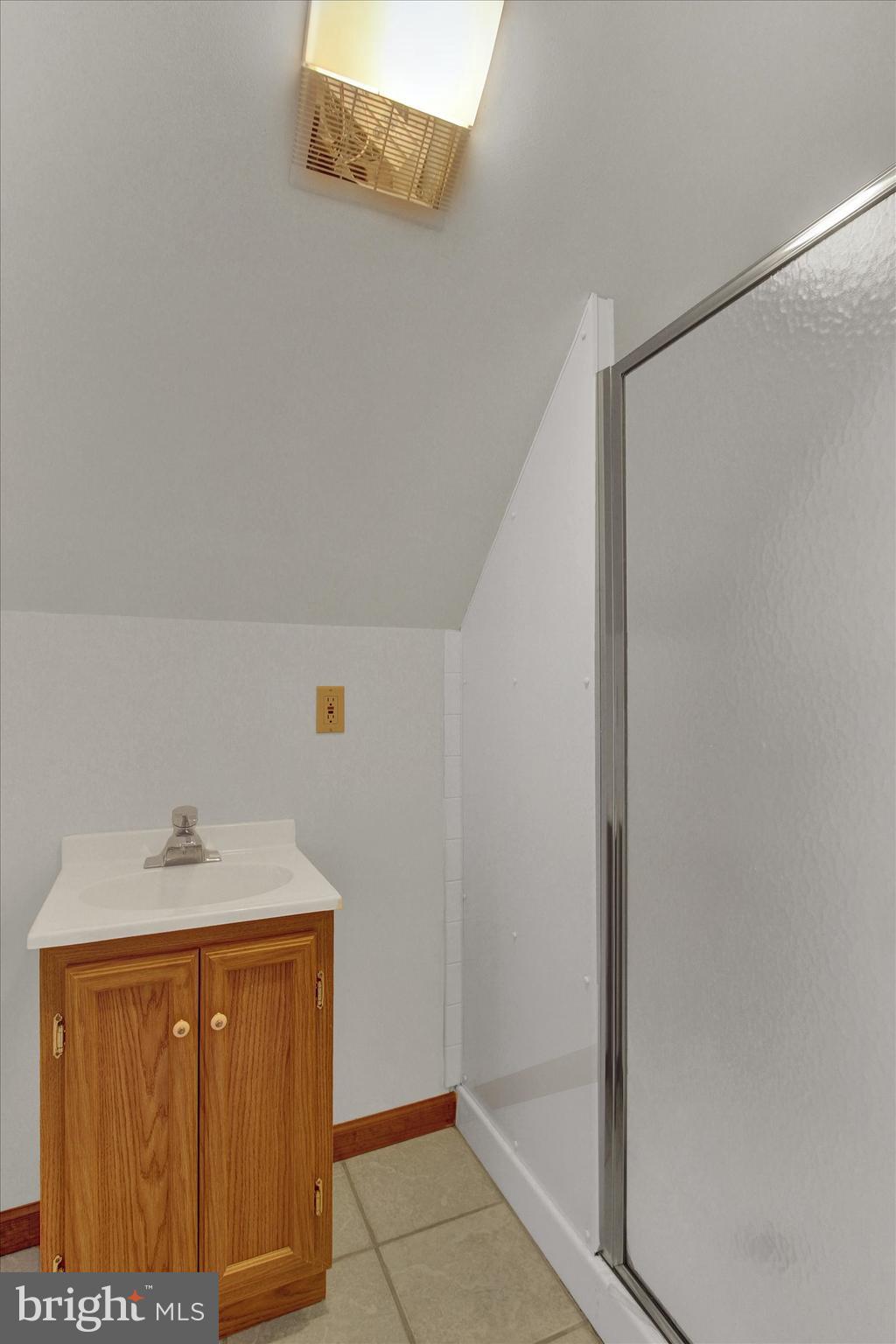 3550 Hampstead Mexico Road Hampstead, MD 21074 - Photo 26 of 34 Upper bath shower