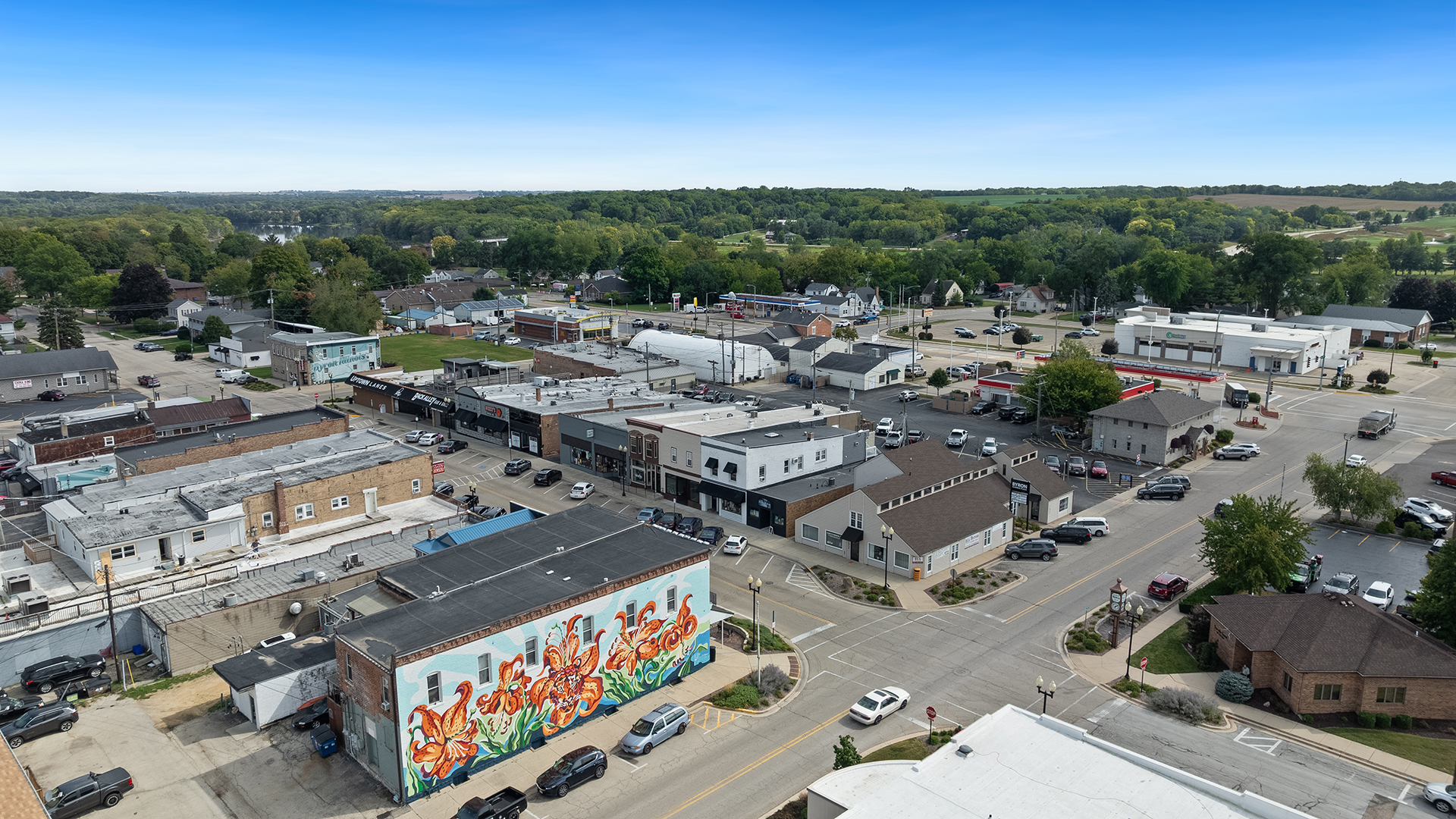 128 West 2nd Street Byron, IL 61010 - Photo 4 of 48 a view of a city