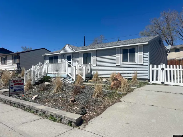 $199,000 | 302 Kinnikinnick Drive, Riverton, WY 82501