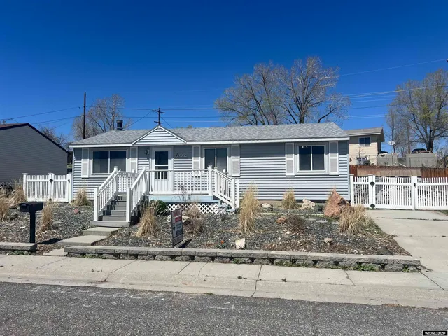 $199,000 | 302 Kinnikinnick Drive, Riverton, WY 82501