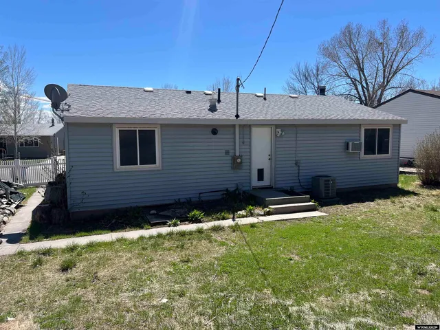 $199,000 | 302 Kinnikinnick Drive, Riverton, WY 82501
