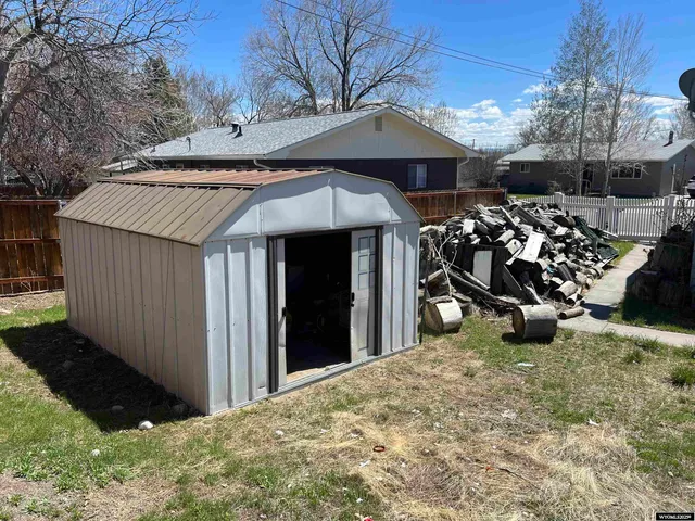 $199,000 | 302 Kinnikinnick Drive, Riverton, WY 82501