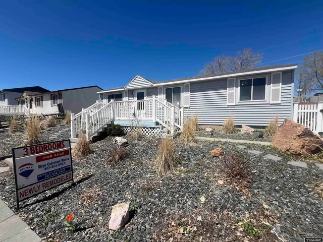 $199,000 | 302 Kinnikinnick Drive, Riverton, WY 82501