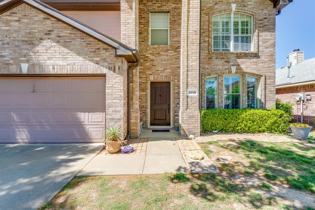 4816 Sleepy Ridge Circle Fort Worth, TX 76133 - Photo 4 of 36 Front of home