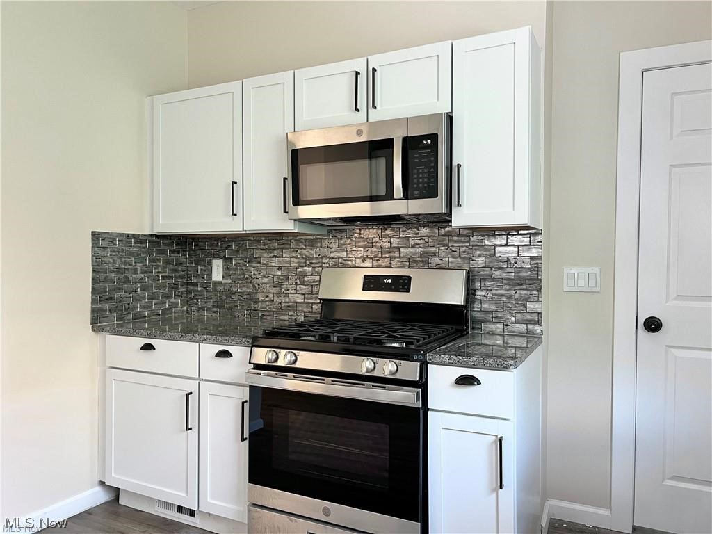 2402 Noble Road Cleveland, OH 44121 - Photo 14 of 29