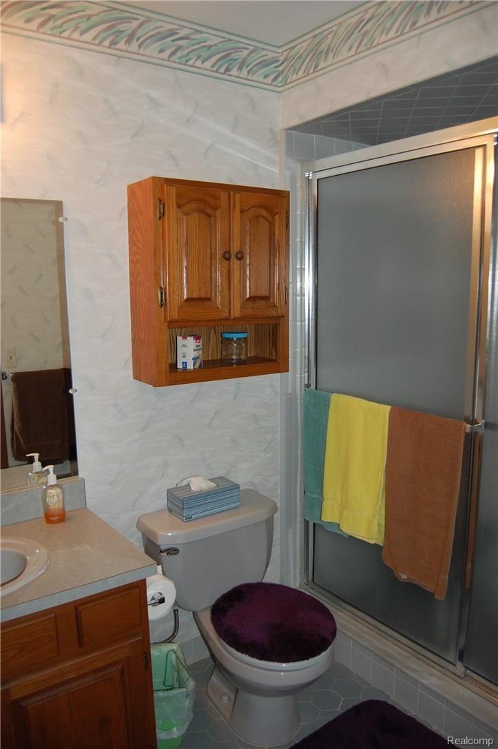 2769 Broadmoor Court Rochester, MI 48309 - Photo 17 of 25 MSTR BATH.jpg