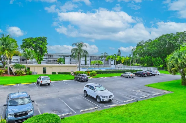 $124,900 | 1201 Hillcrest Court, Unit 204, Hollywood, FL 33021