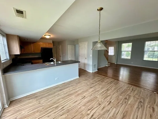 $2,899 | 1752 Rebecca Lane, Aurora, IL 60504