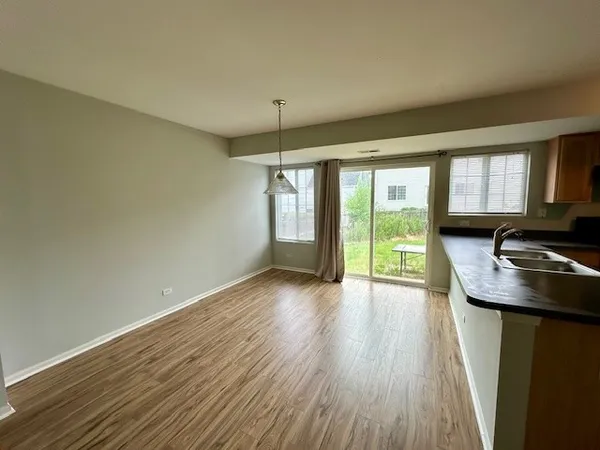 $2,899 | 1752 Rebecca Lane, Aurora, IL 60504