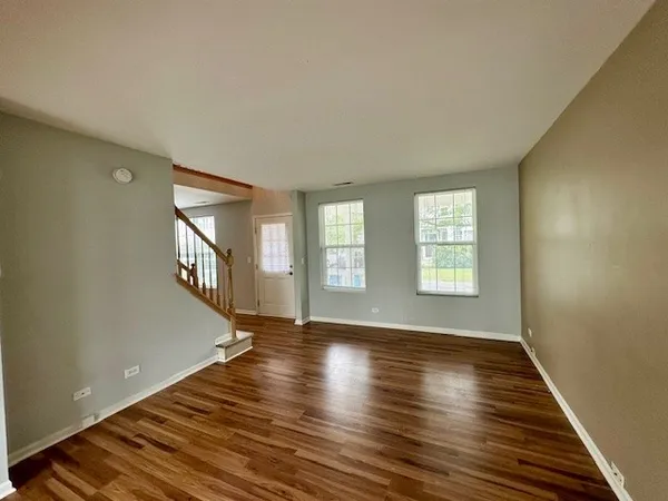 $2,899 | 1752 Rebecca Lane, Aurora, IL 60504