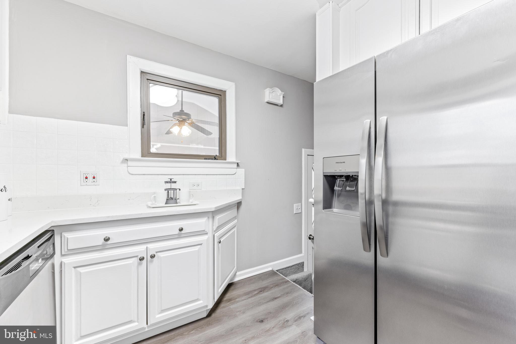 271 Hickory Point Road Pasadena, MD 21122 - Photo 3 of 42 Gallery Image 3