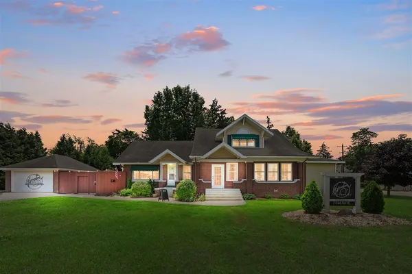 $549,000 | 2 East Ash Street, Three Oaks, MI 49128