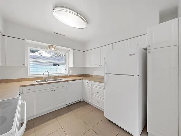 $3,750 | 1701 Laurie Lane, Belleair, FL 33756