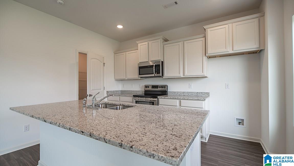 852 Valley Circle Leeds, AL 35094 - Photo 8 of 24