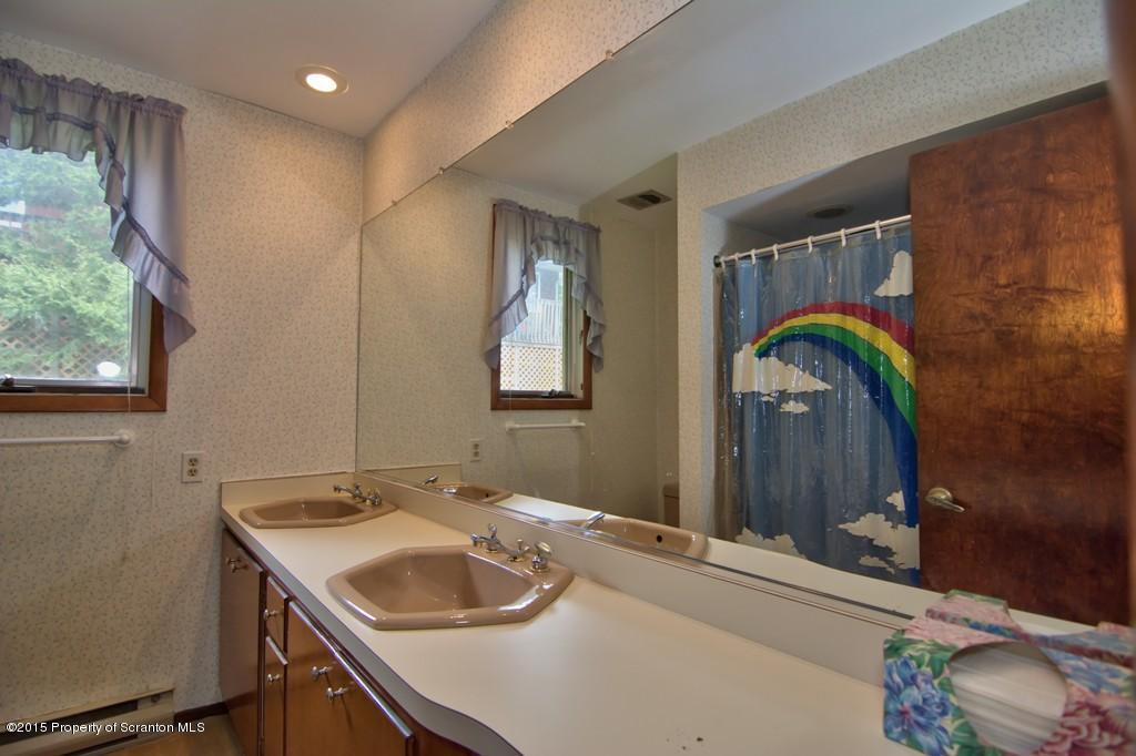 311 T Rt 351 Moscow, PA 18444 - Photo 24 of 30 Gallery Image 24